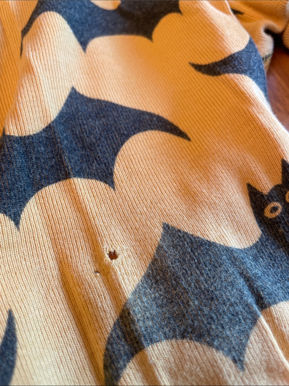 Hanna Andersson Yellow and Black Bat Print Pajama Set - Picture 6 of 7